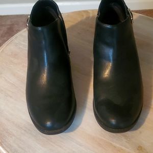 Vionic black booties. Size 8.5 regular.